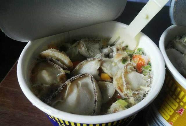 ag亚娱官网|雷佳高歌主旋律 致敬军队老前辈(图1) AG亚娱集团